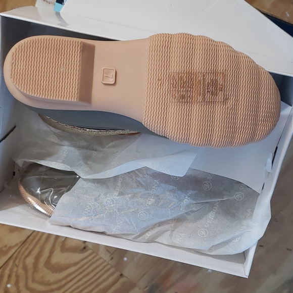 Brand new fur lined glitter duck boot - Picture 5 of 5